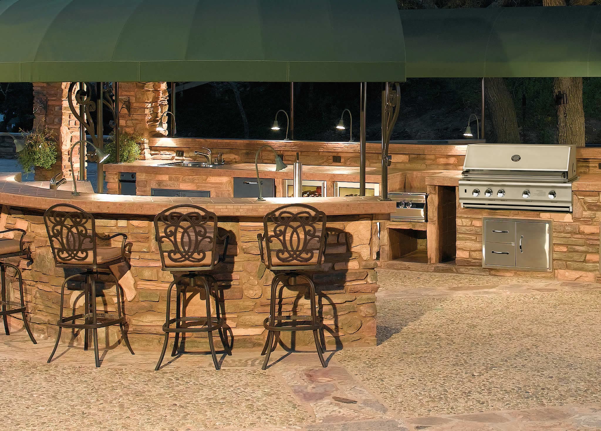 Custom Outdoor Kitchen Design Configurations – Circular Table & Bar Designs