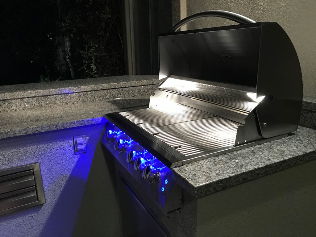 Close-up of Summerset Sizzler 32 Inch Built-in Grill - Hood Open