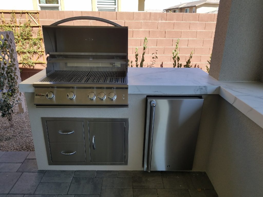 Summerset Sizzler 32 Inch Built-In Barbecue Grill with Open Hood